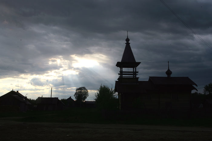tsasuonamustatpilvet