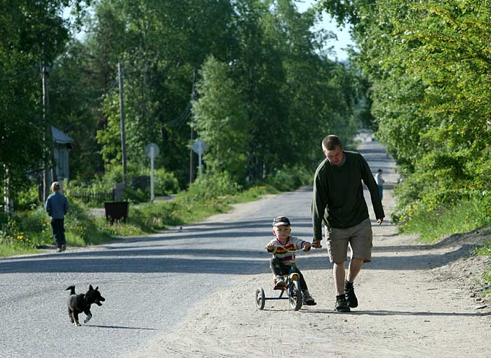 Perhe ja koiranpentu